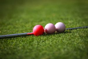 ゴルフボールの色は季節で変えると良い？カラーボールの数々