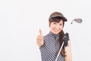女性ゴルファーが自宅で練習する方法