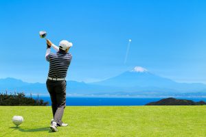 ＜春日居ゴルフ倶楽部＞富士山に向かってティーショット！