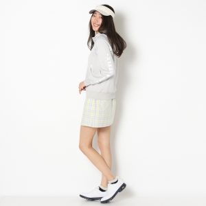ゴルフ場でフード付きパーカーが賛否両論なのはこの理由から