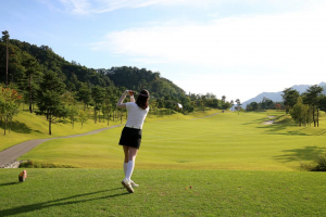 ゴルフでは経験値を上げるために他の人のプレーをじっくり観察